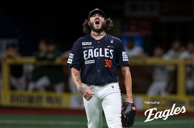 한화 폰세는 4일 고척 키움전에서 7이닝 1실점으로 호투하며 팀 승리에 보탬이 됐다. 그는 전반기 압도적인 투구를 펼치며 KBO리그 역사에 남을 외국인 투수로 발전하고 있다. 사진제공｜한화 이글스