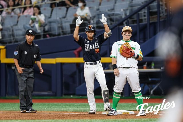 한화 이원석(가운데)은 4일 고척 키움전에서 1번타자 중견수로 선발출전해 4타수 1안타 1타점을 기록했다. 그는 최근 자신에게 온 기회를 놓치지 않고, 잡으려 한다. 사진제공｜한화 이글스