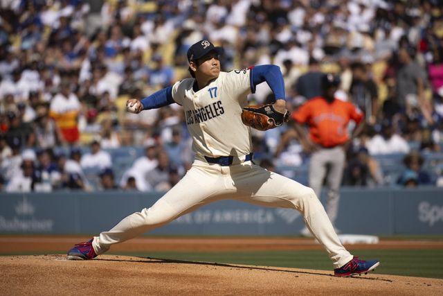 다저스 오타니는 6일(한국시간) 휴스턴전에서 선발등판해 2이닝 무실점을 기록했다. 그는 메이저리그에서 재활등판하는 동시에 결과를 만들어내며 눈길을 끌고 있다. LA(미 캘리포니아주)｜AP뉴시스