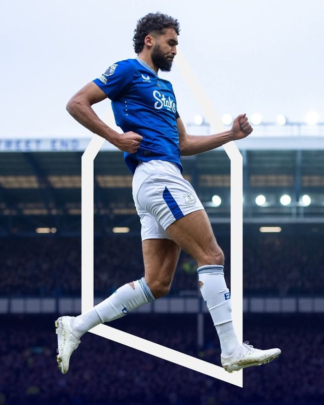 맨체스터 유나이티드는 공격진 개편의 일환으로 지난 시즌을 끝으로 에버턴과 계약이 만료된 FA 신분의 도미닉 칼버트-르윈의 영입을 추진하고 있다. 그러나 잦은 부상으로 최근 수년 간 폼이 정상적이지 못했기 때문에 맨유 팬들은 적잖은 우려를 보이고 있다. 사진출처｜에버턴 페이스북