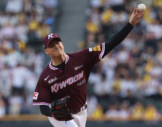 키움 로젠버그는 지난달 6일 고척 LG전에서 왼쪽 고관절을 다쳐 재활선수 명단에 올라있다. 한 달이 지나도록 차도가 없어 복귀가 불투명하다.｜뉴시스