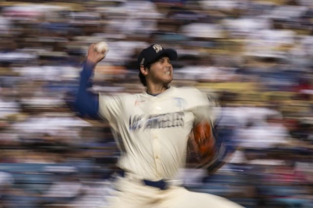 다저스 오타니는 6일(한국시간) 휴스턴전에서 선발등판해 2이닝 무실점을 기록했다. 그는 메이저리그에서 재활등판하는 동시에 결과를 만들어내며 눈길을 끌고 있다. LA(미 캘리포니아주)｜AP뉴시스