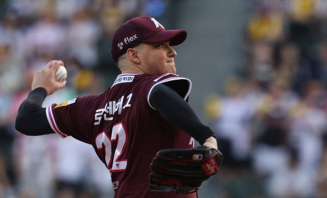 키움 로젠버그는 지난달 6일 고척 LG전에서 왼쪽 고관절을 다쳐 재활선수 명단에 올라있다. 한 달이 지나도록 차도가 없어 복귀가 불투명하다.｜뉴시스