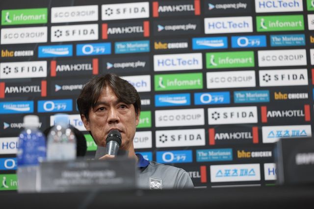 홍명보 축구대표팀 감독은 E-1 챔피언십을 통해 ‘척추라인’의 플랜B, C 마련에 집중할 것으로 보인다. 사진제공｜대한축구협회