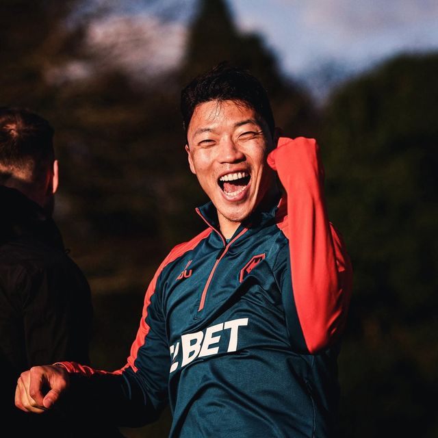 황희찬의 미소를 다시 볼 수 있을까. 울버햄턴에서 암담했던 지난 시즌을 보내고 변화가 필요한 올 여름, 황희찬의 거취는 국내 축구계의 많은 관심을 끌고 있다. 사진출처｜울버햄턴 페이스북