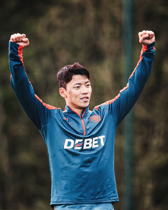 황희찬의 미소를 다시 볼 수 있을까. 울버햄턴에서 암담했던 지난 시즌을 보내고 변화가 필요한 올 여름, 황희찬의 거취는 국내 축구계의 많은 관심을 끌고 있다. 사진출처｜울버햄턴 페이스북
