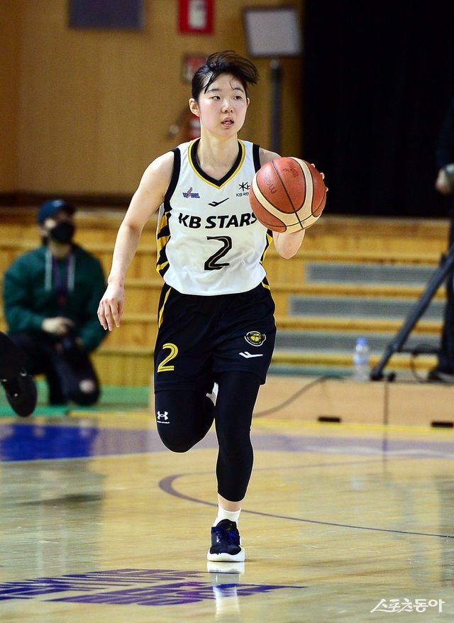 WKBL 정상급 가드로 성장한 허예은은 6일 막을 내린 FIBA 윌리엄존스컵에서도 어시스트 부문 1위(5.4개)에 오르며 국제 경쟁력까지 입증했다. 13일 중국 선전에서 개막하는 아시아컵을 향한 기대도 커졌다. 스포츠동아 DB