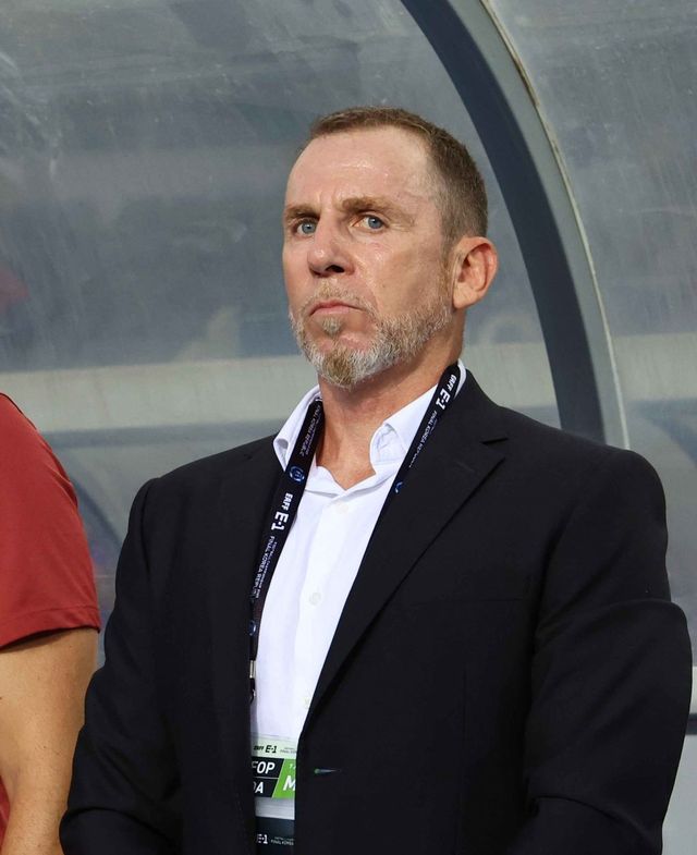 데얀 주르예비치 중국 감독이 7일 7일 용인미르스타디움에서 열린 한국과 2025 동아시아축구연맹(EAFF) E-1 챔피언십 첫 경기에서 0-3으로 진 뒤 아쉬움을 드러냈다. 이날 경기에 앞서 경기장을 바라보는 주르예비치 감독. 용인│뉴시스