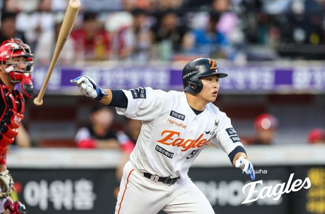 한화 문현빈은 올 시즌 초반 대구 삼성전에서 한화의 부진했던 분위기를 역전 3점홈런으로 단숨에 바꾼 주인공이다. 개인 기록에서도 커리어하이를 다시 쓰고 있는 그는 “후반기 목표는 정규시즌 우승”이라고 자신있게 말했다. 사진제공｜한화 이글스