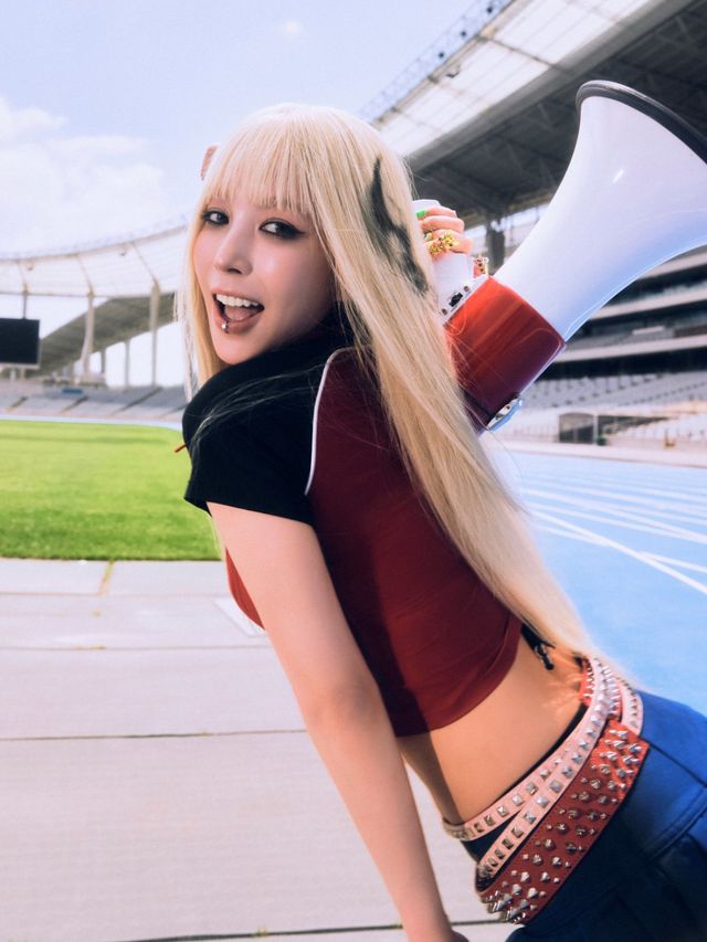 가수 보아가 데뷔 25주년을 맞아 정규 11집 ‘Crazier’를 발매한다. 직접 작사·작곡한 타이틀곡부터 팬송까지 총 11곡을 담아 25년 음악 여정을 집약했다. 사진제공|SM엔터테인먼트