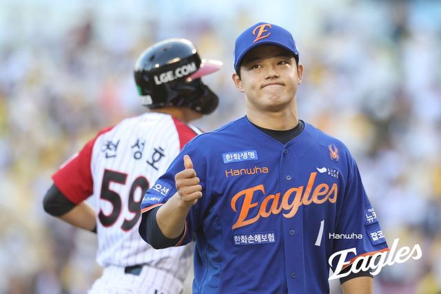 한화 문동주(오른쪽). 사진제공｜한화 이글스