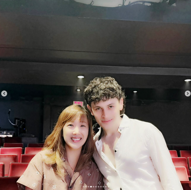 서민정이 뮤지컬 ‘헤더스’의 주인공과 찍은 사진. (서민정 SNS)