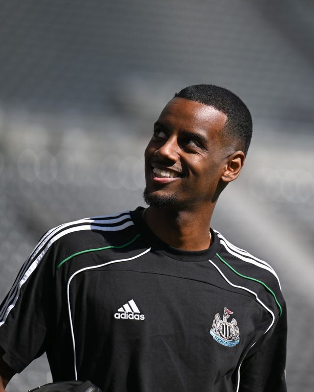 영국 매체 ‘텔레그래프’는 10일(한국시간) “뉴캐슬이 이삭을 향해 특단의 조치를 취했다. 그에게 리버풀 이적을 포기하게 하고 팀에 다시 합류하라는&nbsp;취지로 당분간 팀 훈련에서 제외하기로 했다”고 보도했다. 사진출처｜뉴캐슬 페이스북