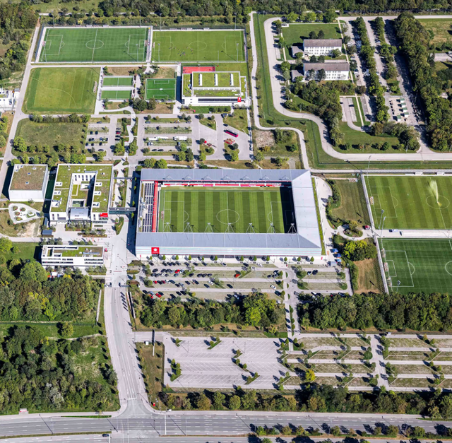 바이에른 뮌헨의 유소년 아카데미 NLZ는 2017년 최대 1620억 원을 들여지은 유소년 선수 양성소다. 그러나 최근 몇 년 사이 아카데미내 족벌주의가 만연해 주변의 걱정이 적지 않다. 사진은 NLZ 전경. 사진출처│바이에른 뮌헨 홈페이지