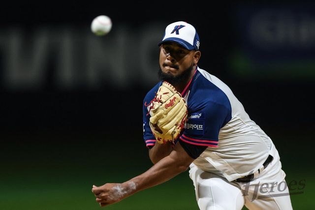 키움 메르세데스는 9일 고척 두산전에서 KBO리그 데뷔전을 치렀다. 공격적인 투구로 5.1이닝 2실점을 기록하며 산뜻한 출발을 알렸다. 사진제공｜키움 히어로즈