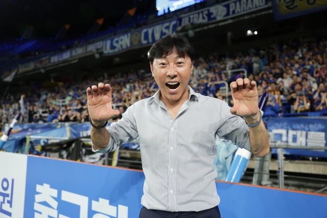 신태용 감독은 울산 데뷔전이었던 9일 제주와 홈경기에서 1-0 승리를 거뒀다. 12경기 만의 승리라는 의미를 넘어, 전술 변화와 팀 분위기 회복이라는 두 마리 토끼를 잡은 경기였다. 사진제공｜한국프로축구연맹