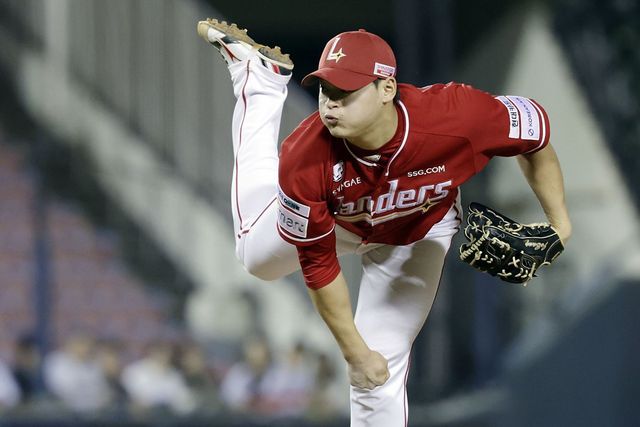 SSG 조병현은 후반기에도 압도적인 투구로 팀 승리를 지켜가고 있다.｜뉴시스