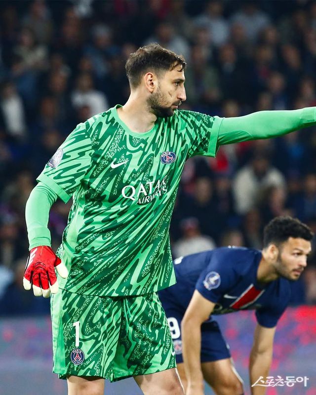 PSG 주전 골키퍼 돈나룸마의 재계약 협상이 지지부진한 상황에서 맨유가 강하게 연결되고 있지만 해결해야 할 과제들이 적지 않다. 사진출처｜PSG 페이스북