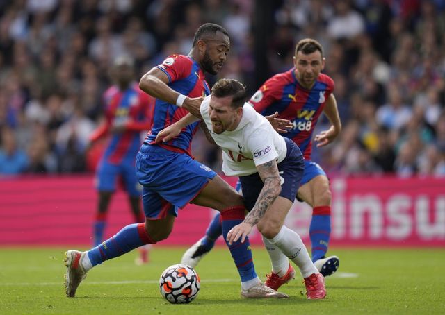 CAS가 12일(한국시간) 크리스탈 팰리스의 UEL 출전 요구를 받아들이지 않았다. 크리스탈 팰리스는 UEFA의 다중 클럽 소유 제한 규정에 발목이 잡혀 2024~2025시즌 FA컵에서 우승하고도 UEL이 아닌 UECL에 나서게 됐다. AP뉴시스