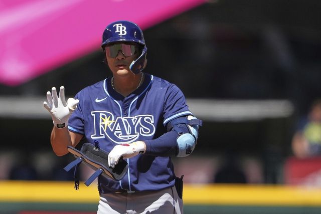 탬파베이 김하성이 11일(한국시간) T-모바일파크에서 열린 시애틀과 원정경기에서 2회초 1타점 2루타를 쳐낸 뒤 세리머니를 하고 있다. 김하성은 이날 3타수 2안타 1홈런 2타점의 맹타를 휘둘렀지만, 팀은 3-6으로 패해 3연패에 빠졌다. 시애틀(미 워싱턴주)｜AP뉴시스