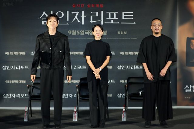 [서울=뉴시스] 김혜진 기자 = 배우 정성일(왼쪽부터), 조여정, 조영준 감독이 12일 오전 서울 용산구 CGV 용산아이파크몰에서 열린 영화 ‘살인자 리포트’(감독 조영준) 제작보고회에서 인사하고 있다. 2025.08.12. jini@newsis.com