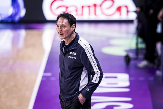 안준호 남자농구국가대표팀 감독이 14일 열릴 중국과 아시아컵 8강전을 앞두고 “피에 굶주린 늑대군단처럼, 반드시 만리장성을 넘겠다”고 출사표를 던졌다. 사진제공ㅣFIBA