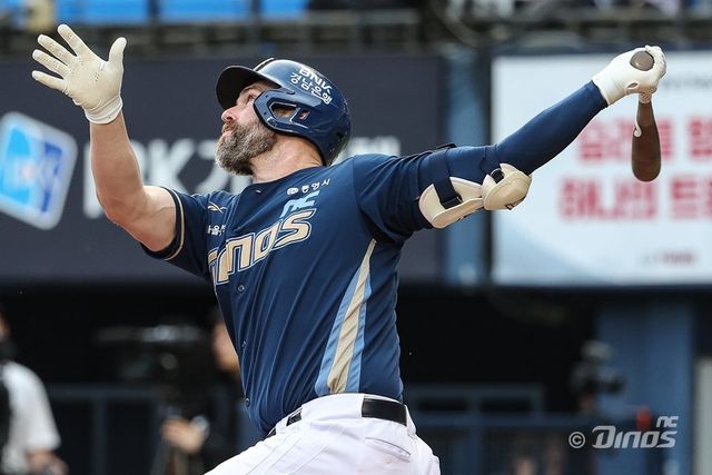NC 데이비슨은 12일 잠실 두산과 원정경기에서 4번타자 1루수로 선발출전해 첫 타석부터 홈런포를 터트렸다. 3경기 연속 홈런은 물론, 시즌 7번째 전 구단 상대홈런 기록을 달성했다. 사진제공｜NC 다이노스