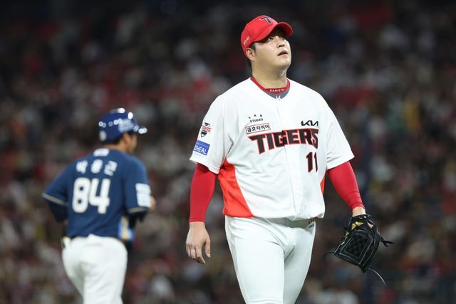 KIA 조상우(오른쪽)는 열흘간의 재정비를 끝내고 10일 1군에 복귀했다. 그는 후반기 부진을 털어내고 불펜진에 활력을 불어넣어야 한다. 사진제공｜KIA 타이거즈