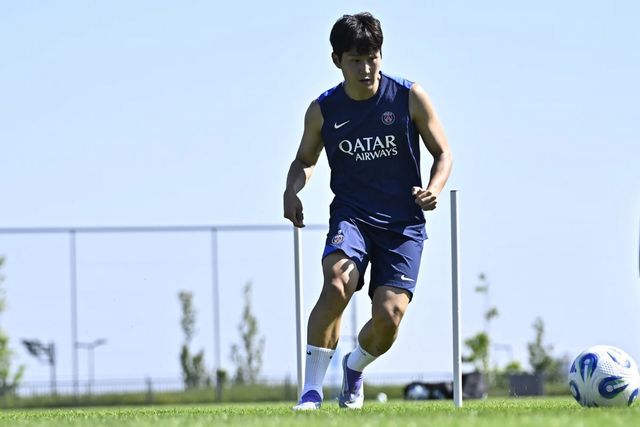 PSG 이강인이 14일(한국시간) 이탈리아 우디네에서 열릴 토트넘과 UEFA 슈퍼컵을 앞두고 클럽하우스 PSG 캠퍼스에서 팀 훈련에 열중하고 있다. 사진출처｜PSG 페이스북