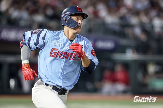 롯데 노진혁의 복귀는 최근 전준우, 정훈의 이탈로 베테랑이 줄어든 팀에 큰 힘이 될 수 있다. 노진혁은 “개 같이 뛰겠다”며 남다른 포부를 밝혔다. 사진제공｜롯데 자이언츠