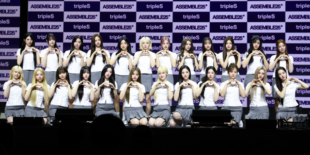 트리플에스는 24인 완전체와 팬 투표로 결정되는 유닛 활동을 병행하며 ‘참여형 아이돌’이라는 새로운 제작 방식을 성공적으로 정착시켰다. 2023년 데뷔 이후 ‘어셈블24’와 ‘어셈블25’를 연달아 발표했고, ‘걸스 네버 다이’와 ‘깨어’를 히트시키며 케이팝에 새로운 패러다임을 제시했다. 사진제공|모드하우스