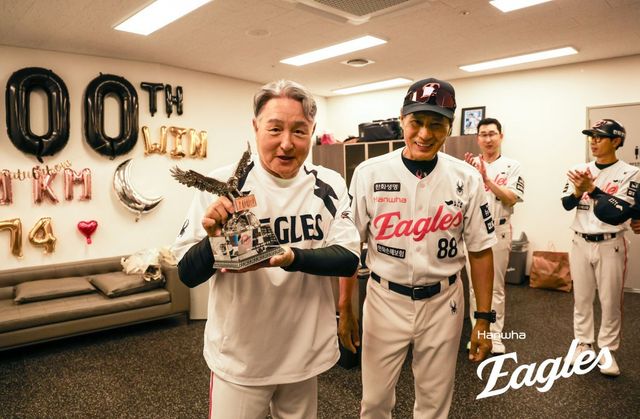 한화 김경문 감독(왼쪽). 사진제공｜한화 이글스