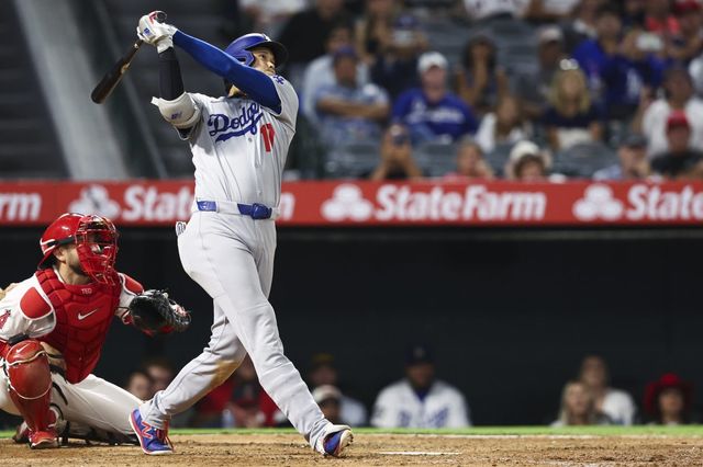 다저스 오타니는 12일(한국시간) 에인절스와 원정경기에서 시즌 42호 홈런을 터트렸다. 그는 이 홈런을 NL 홈런 선두로 올라섰다. LA(미 캘리포니아주)｜AP뉴시스