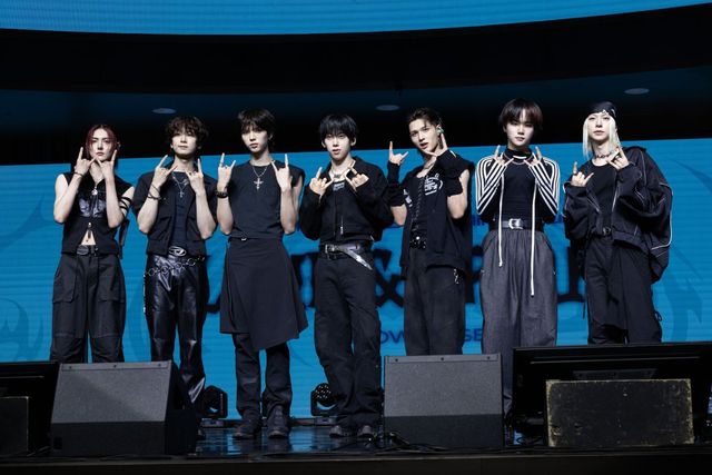 ‘FNC의 신(新) 필살기’ 앰퍼샌드원이 돌아왔다. 데뷔 1년 9개월 새 다양한 매력을 선보이며 콘셉트 맛집이란 호평도 얻었던 이들이&nbsp;새 앨범에 담은 분위기는 트랩(Trap),&nbsp;라쳇(Ratchet) 등으로 대변되는 거친 힙합 사운드다. 사진제공|FNC엔터테인먼트