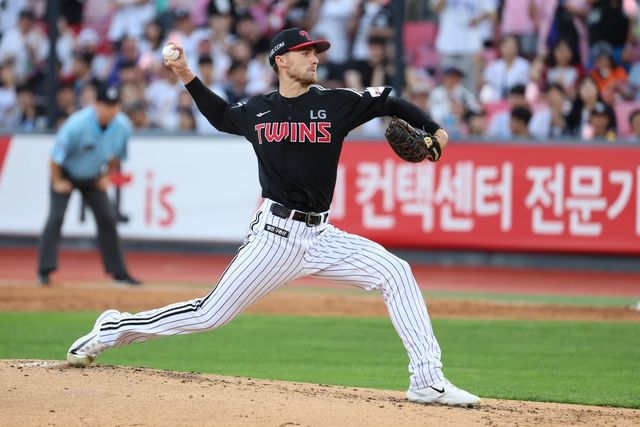 LG 앤더스 톨허스트는 기존 엘리에이저 에르난데스의 대체자로 합류해 12일 수원 KT전에서 KBO리그 데뷔전을 치렀다. 이날 7이닝 2안타 무4사구 7탈삼진 무실점의&nbsp;호투를 펼쳐 기대감을 키웠다. 사진제공｜LG 트윈스