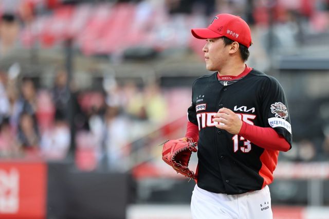 윤영철은 다음달 4일 일본 요코하마에서 토미존 수술을 받는다. 그는 지난달 왼쪽 팔꿈치 부상으로 이탈한 지 1달 만에 수술 진행을 최종적으로 결정했다. 사진제공｜KIA 타이거즈