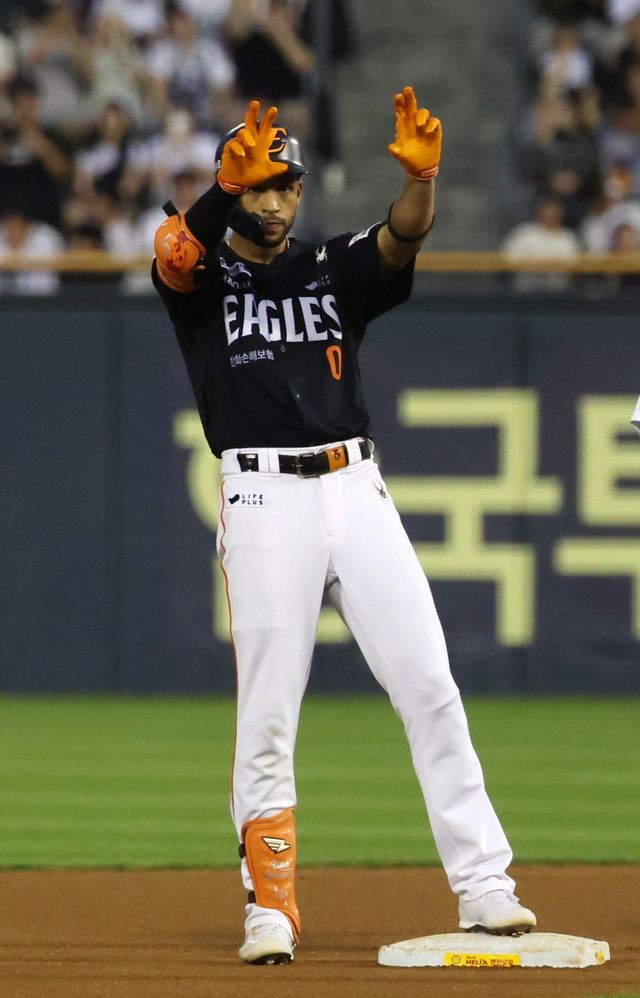 한화 루이스 리베라토는 기존 에스테반 플로리얼의 부상에 따른 임시 대체선수로 합류했다가 정식 계약까지 이른 케이스다. 지금 그는 한화 타선에 없어선 안 될 존재다. 뉴시스