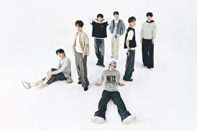 아이덴티티의 첫 유닛 유네버멧이 엠카운트다운에서 트리플 타이틀곡 중 ‘BOYtude’ 무대를 최초 공개하며 본격 활동에 돌입했다. 거친 세상을 살아가는 소년들의 당당함을 담은 이번 앨범은 팬들의 선택으로 슈퍼 타이틀 트랙이 결정되는 독특한 구조를 지닌다. 사진제공|모드하우스