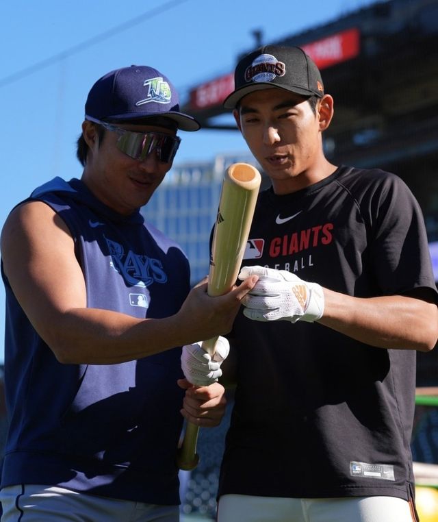탬파베이 김하성(왼쪽)과 샌프란시스코 이정후는 17일(한국시간) 나란히 선발출전해 맞대결을 치렀다. 사진출처｜MLB KOREA 공식 SNS