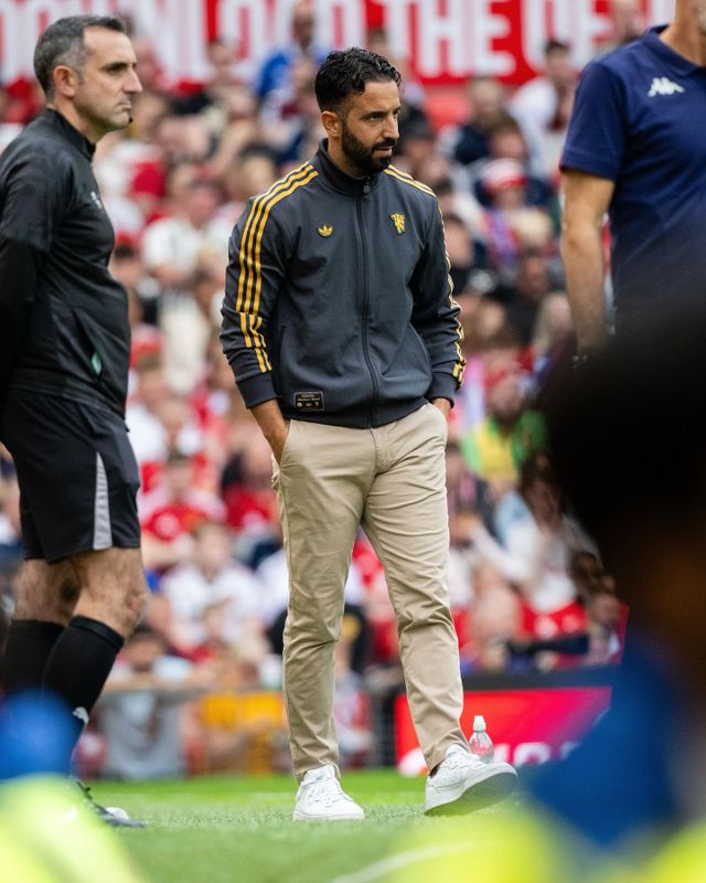 맨유 후벵 아모림 감독은 18일(한국시간) 아스널에 0-1로 패한 뒤 “오늘 우리는&nbsp;EPL&nbsp;어떤 팀과도 싸워 이길 수 있다는 것을 증명했다. 특히 아스널 같은 강팀을 상대로도 충분히 우위에 설 수 있었다. 결과는 아쉽지만 선수들의 투지와 경기력에 자부심을 느낀다”고 말했다. 사진출처｜맨체스터 유나이티드 페이스북