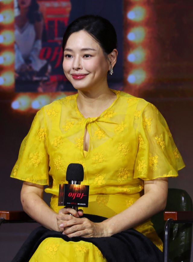 [서울=뉴시스] 김혜진 기자 = 배우 이하늬가 18일 오전 서울 마포구 호텔 나루에서 열린 넷플릭스 시리즈 ‘애마’ 제작발표회에 참석하고 있다. 2025.08.18. jini@newsis.com