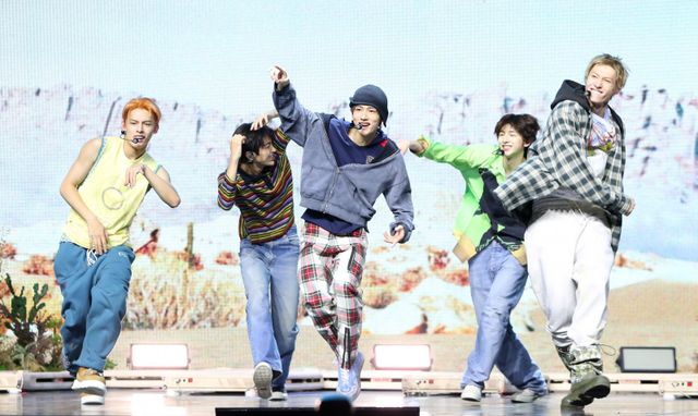 케이팝에 새로운 활기를 불어넣을 코르티스(사진)과 올데이 프로젝트는 데뷔 전부터 작곡·작사·안무 등 멤버들의 ‘창작 역량’을 전면에 내세운 그룹들로, 5세대에서 6세대로 넘어가는 아이돌 세대 전환의 신호탄으로 주목받는다. 뉴시스