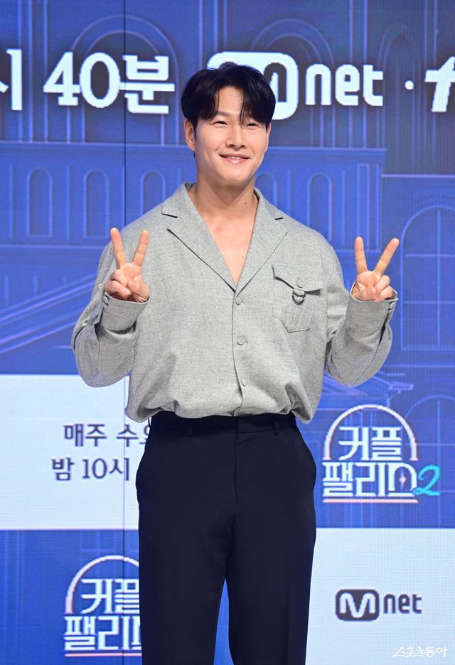 가수 김종국이 4일 서울 강남구 논현동 엘리에나호텔에서 열린 Mnet ‘커플팰리스2’ 제작발표회에서 포즈를 취하고 있다. 주현희 기자 teth1147@donga.com(2025년 2월 4일)