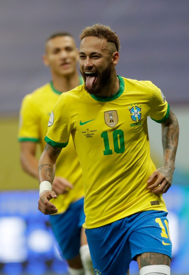 네이마르가 다시 브라질대표팀에 승선할 것으로 보인다. 카를로 안첼로티 감독이 9월 A매치 2연전 대비 예비 엔트리 50인에 그의 이름을 집어넣었기 때문이다. 아직 그의 2026북중미월드컵 출전 꿈은 끝나지 않았다. AP뉴시스