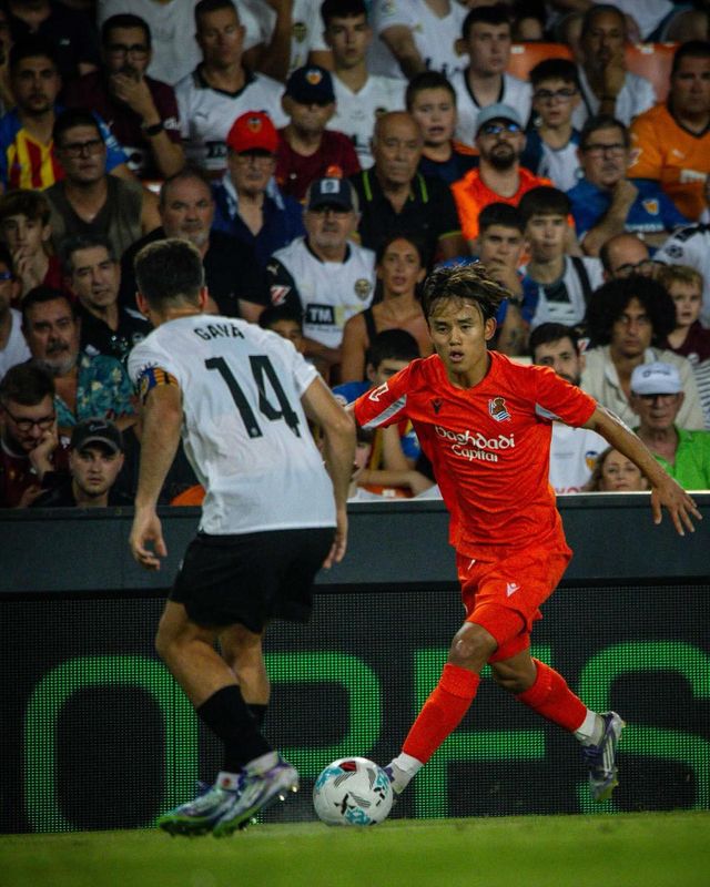 손흥민과 헤어진 토트넘이 레알 소시에다드의 일본 차세대 특급 구보 다케후사(오른쪽)의 영입을 검토하고 있다는 영국 현지 보도가 나와 눈길을 끈다. 사진출처｜레알 소시에다드 페이스북