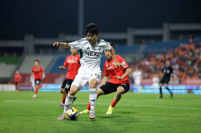 올해 명가재건에 성공한 전북은 K리그1 우승에 가까워졌다. 이 기세를 코리아컵에서도 이어가 더블을 달성하겠다는 의지다. 20일 전주월드컵경기장에서 열릴 강원과 코리아컵 준결승 1차전에서 이기면 더블 가능성을 높일 수 있다. 사진제공│한국프로축구연맹