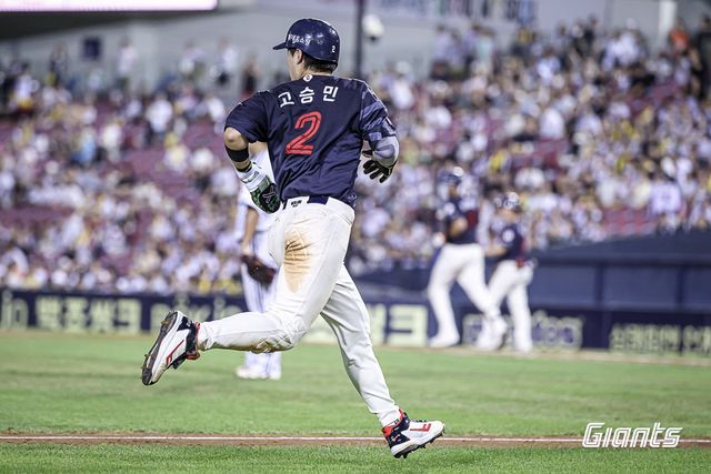 롯데는 8월 침체한 흐름을 쉽게 벗어나지 못하고 있다. 팀은 중위권 경쟁은 물론, PS 진출 여부를 걱정해야 할 시점까지 내려왔다. 사진제공｜롯데 자이언츠