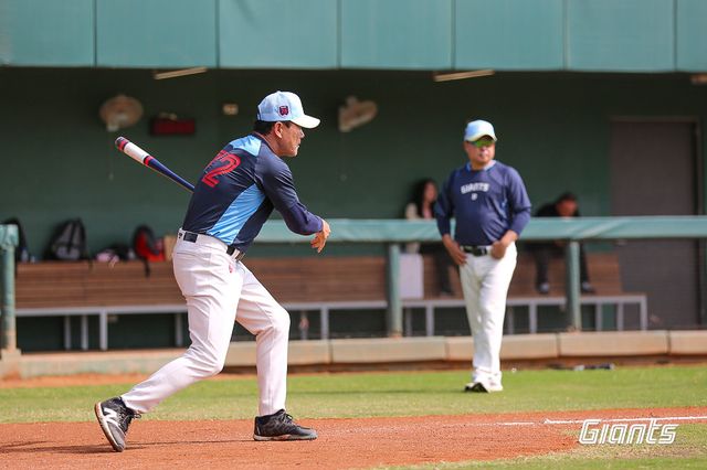 롯데는 19일 김민호 코치(왼쪽)를 2군으로 내려보내고, 김민재 코치를 1군으로 콜업했다. 팀은 8월 부진이 길어지고 있다. 사진제공｜롯데 자이언츠