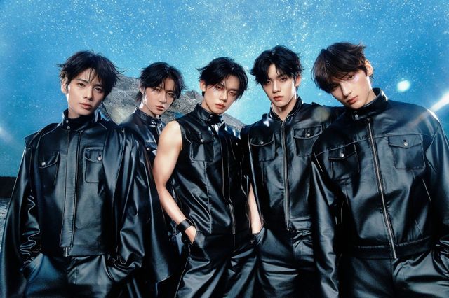 투모로우바이투게더가 정규 4집 ‘별의 장: TOGETHER’로 일본 오리콘 주간 앨범 차트 1위를 다시 차지하며 견고한 팬덤과 인기를 입증했다. 사진제공 | 빅히트 뮤직