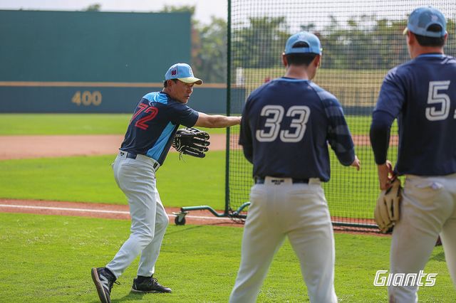 롯데는 19일 김민호 코치(왼쪽)를 2군으로 내려보내고, 대신 김민재 코치를 1군으로 콜업했다. 사진제공｜롯데 자이언츠